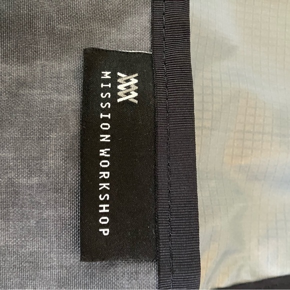 Mission Workshop Messenger Bag - Picture 4 of 8